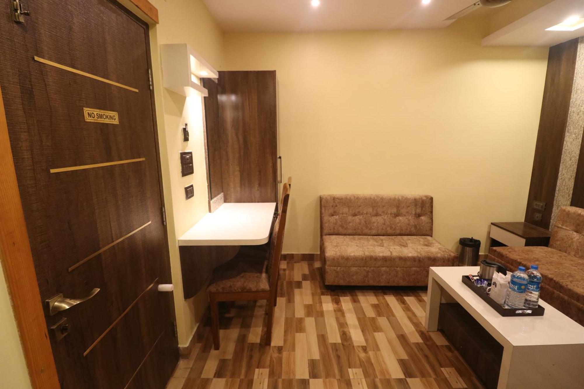 Mohar Residency Hotel Kolkata Exterior photo